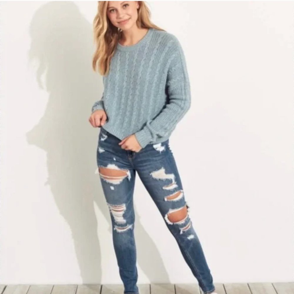 Hollister Curvy High Rise Distressed Jeans in Dark wash NWT